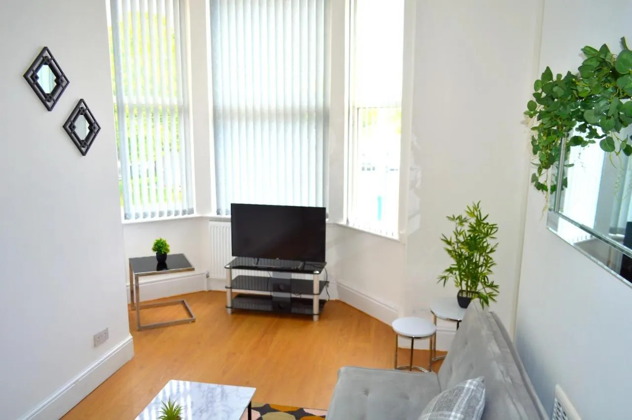 Beautiful Two-Bed Apartment With Driveway Parking Nottingham Großbritannien
