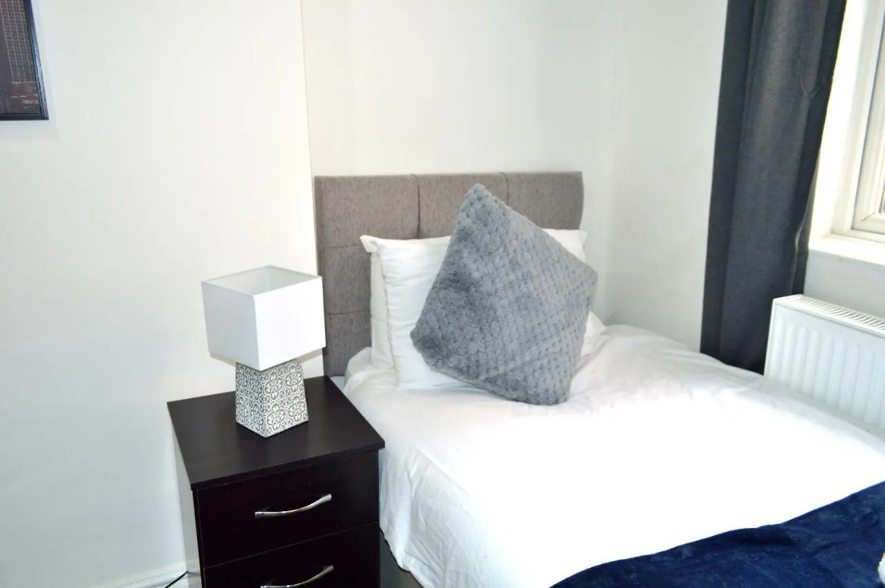 Beautiful Two-Bed Apartment With Driveway Parking Nottingham Großbritannien