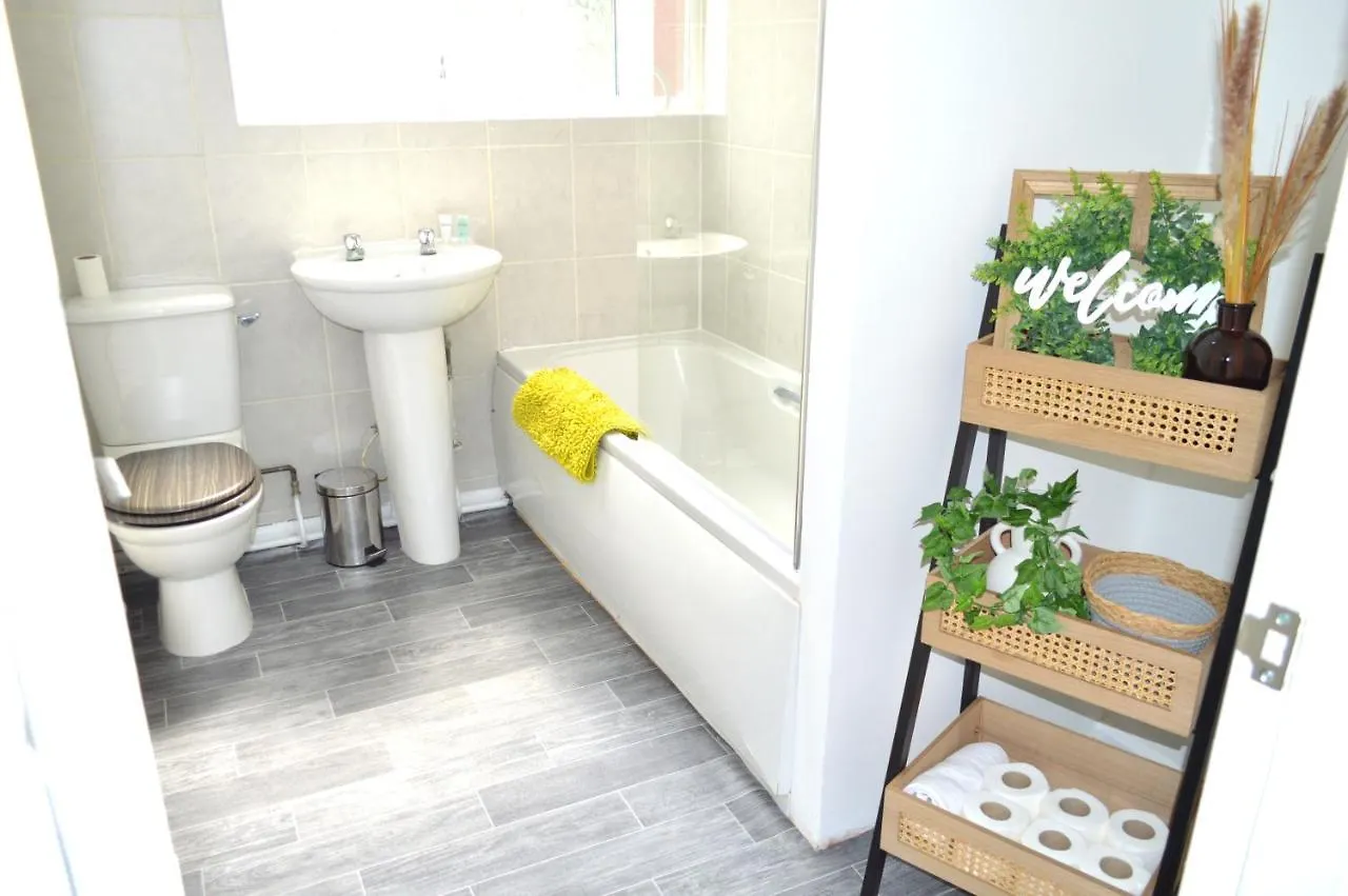Beautiful Two-Bed Apartment With Driveway Parking Nottingham Großbritannien